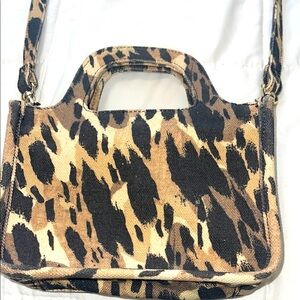 New Vince Camuto Leopard Print Women's canvas body bag. 9.5”X 11